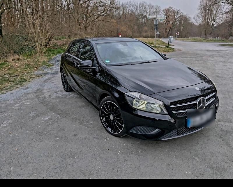 Schwarz Gebraucht 2013 Mercedes A180 Kombi | 8.990 € - Bild 1/4