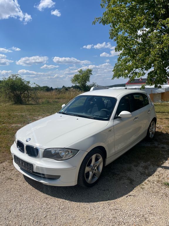 Weiß Gebraucht 2008 BMW 118 Kleinwagen | 3.490 € (Guter Preis) - Bild 1/4