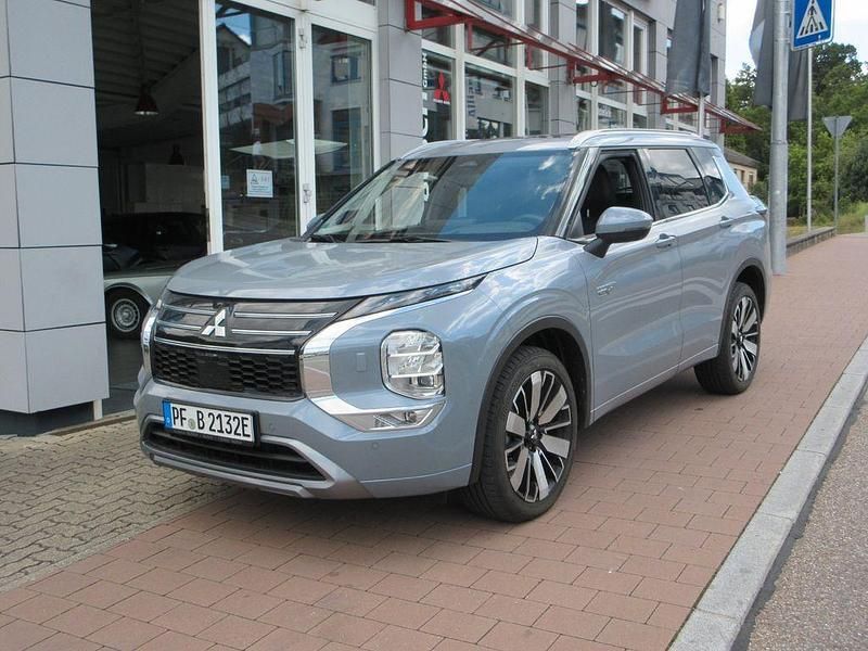 Mondstein grau Gebraucht 2025 Mitsubishi Outlander P-HEV Top SUV | 54.990 € - Bild 1/4