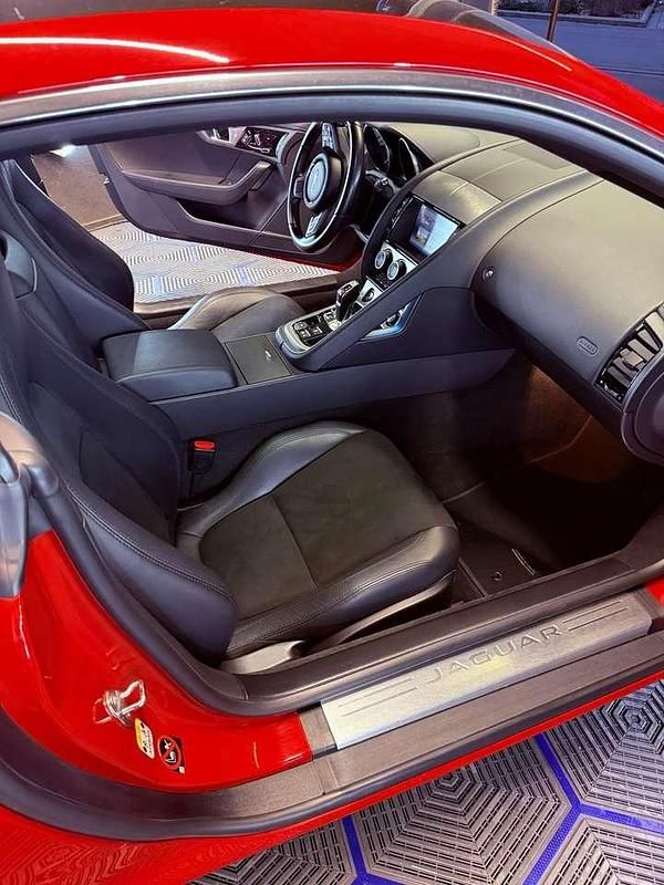 Rot Gebraucht 2016 Jaguar F-Type Coupé | 38.000 € - Bild 1/4
