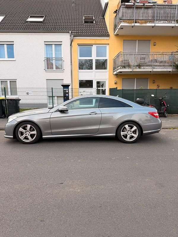Gebraucht Mercedes E350 AMG 306 PS (225 kW) 2012 Silber Coupé