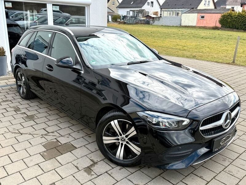 Gebraucht Mercedes C200 Avantgarde 163 PS (119 kW) 2023 Schwarz  unilack Kombi