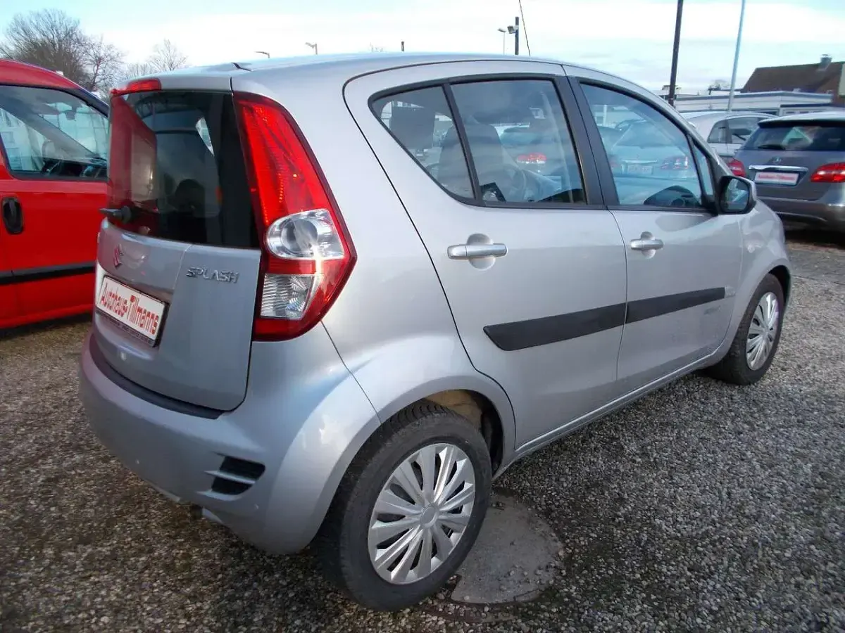 Gebraucht Suzuki Splash 94 PS (69 kW) 2014 Silber Kleinwagen