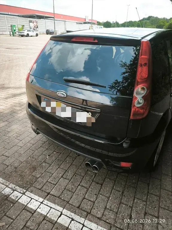Gebraucht Ford Fiesta Ambiente 80 PS (58 kW) 2008 Schwarz Kleinwagen