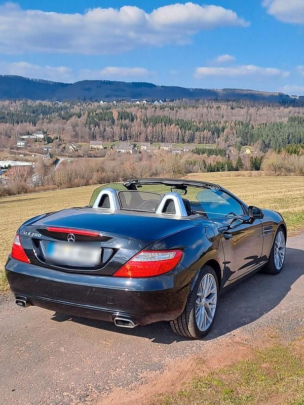 Gebraucht Mercedes SLK200 183 PS (134 kW) 2012 Schwarz Cabrio