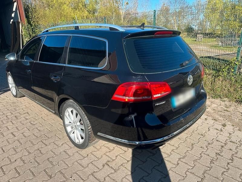 Gebraucht VW Passat 140 PS (102 kW) 2011 Schwarz Kombi