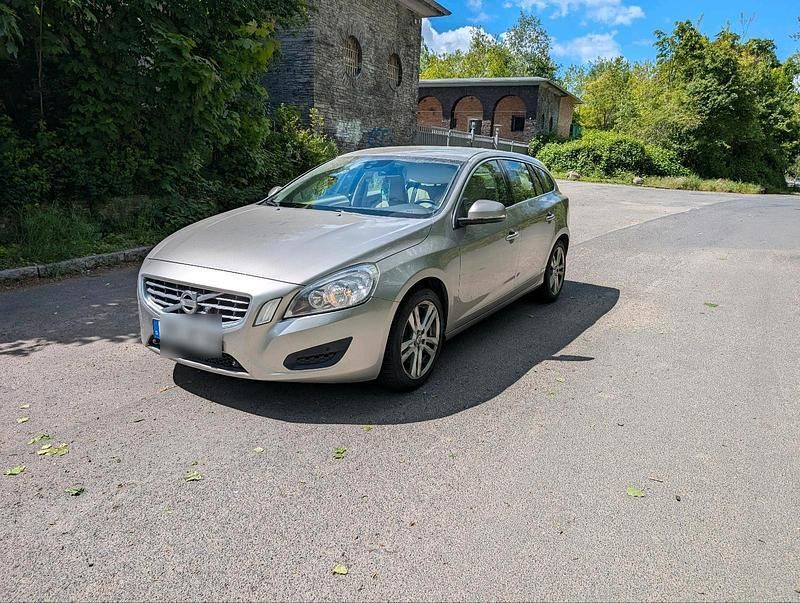 Gelb Gebraucht 2013 Volvo V60 Kombi | 13.900 € (Etwas zu teuer) - Bild 1/4