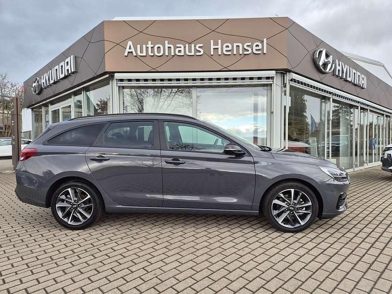 Gebraucht Hyundai i30 Advantage 101 PS (74 kW) 2025 Ecotronic grey Kombi