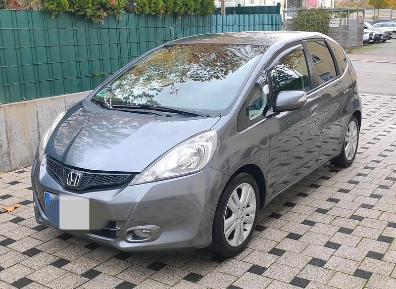 Grau Gebraucht 2012 Honda Jazz Comfort Plus Kleinwagen | 6.400 € (Fairer Preis) - Bild 1/4