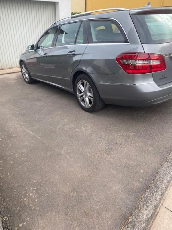Silber Gebraucht 2010 Mercedes E220 Kombi | 8.950 € - Bild 1/4
