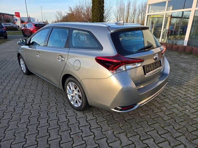 Gebraucht Toyota Auris Hybrid Design 136 PS (100 kW) 2016 Silber Kombi
