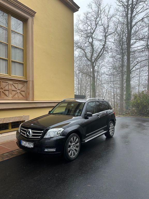 Schwarz Gebraucht 2010 Mercedes GLK350 SUV | 11.800 € (Etwas zu teuer) - Bild 1/4