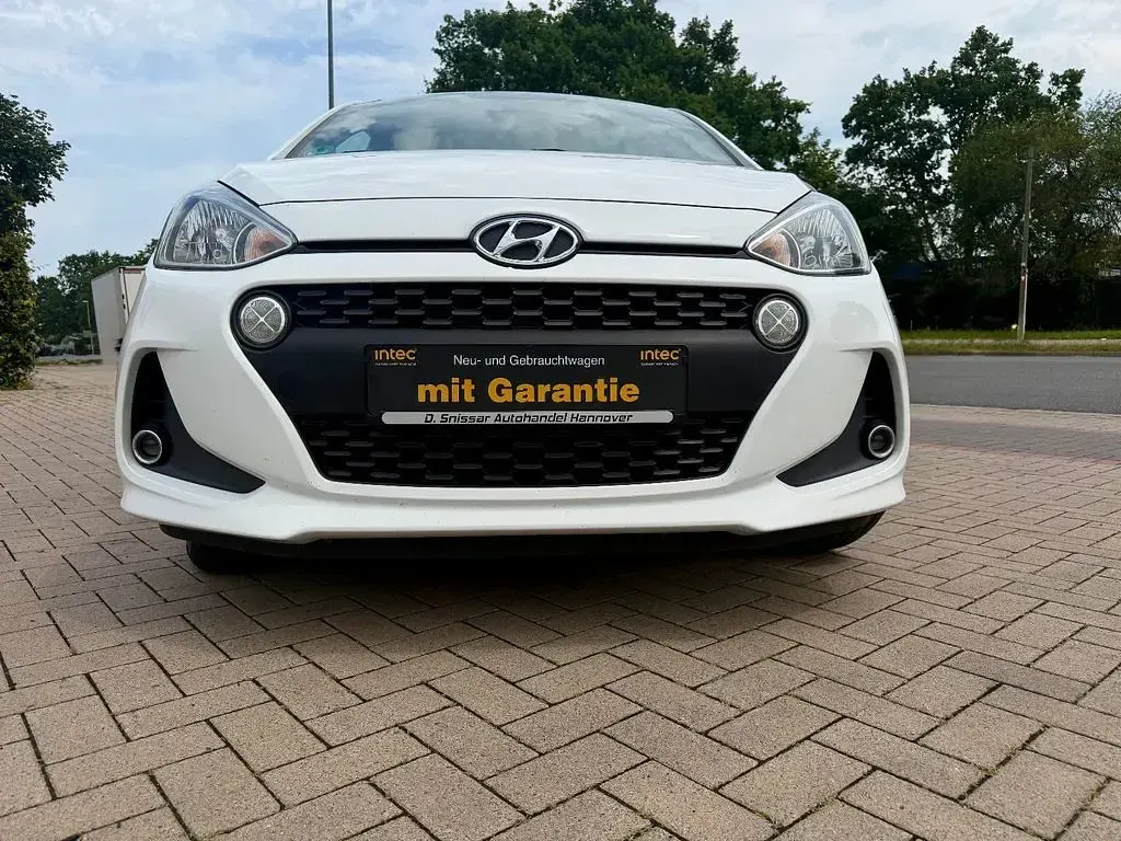 Gebraucht Hyundai i10 Passion 67 PS (49 kW) 2018 Weiß Kleinwagen