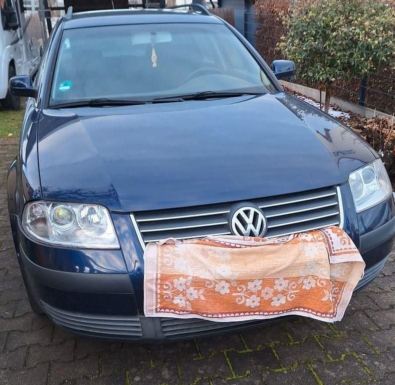 Blau Gebraucht 2001 VW Passat Comfortline Kombi | 1.750 € (Fairer Preis) - Bild 1/4