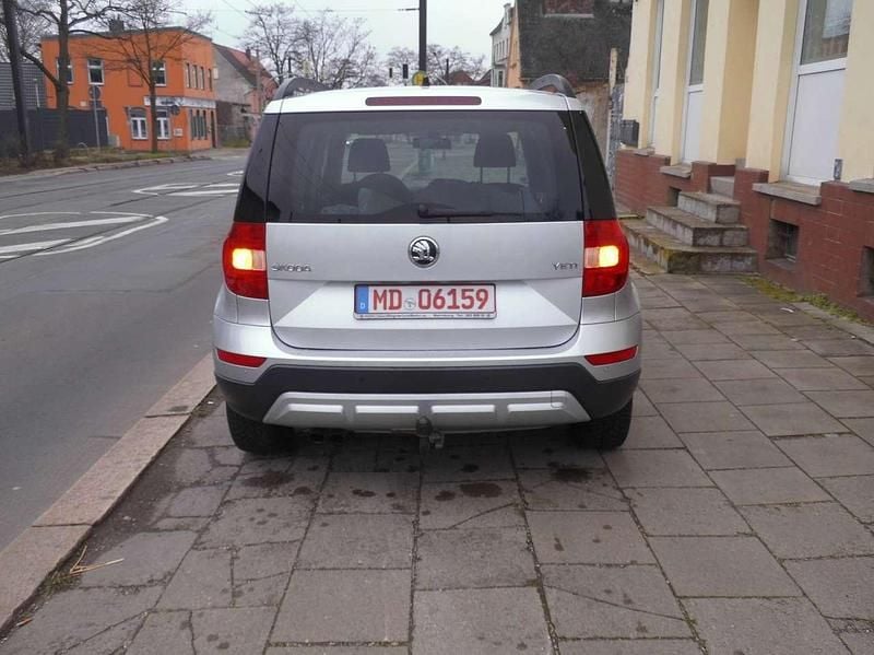 Gebraucht Skoda Yeti Ambition 122 PS (89 kW) 2015 Brilliantsilber metallic SUV