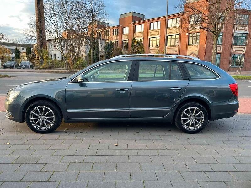 Gebraucht Skoda Superb Elegance 125 PS (91 kW) 2015 Grau Kombi