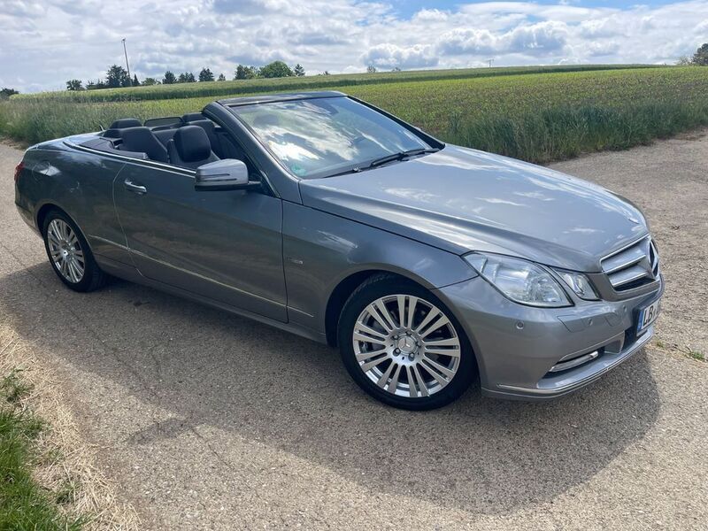 Silber Gebraucht 2012 Mercedes E200 Cabrio | 15.800 € (Fairer Preis) - Bild 1/4