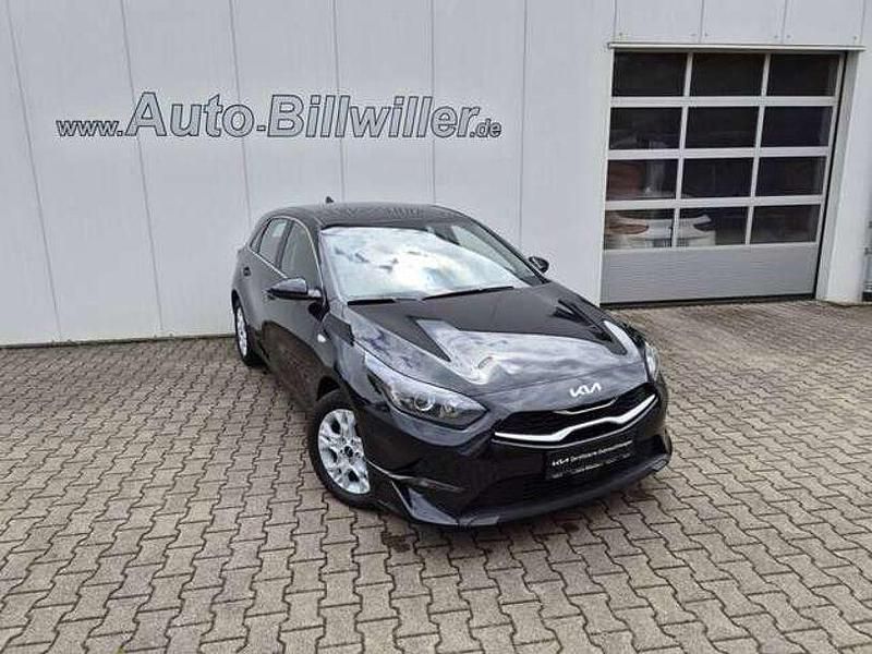 Gebraucht Kia Ceed Comfort 140 PS (102 kW) 2024 Zilinaschwarz metallic Kleinwagen