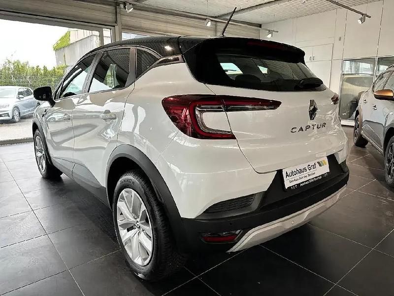 Gebraucht Renault Captur Zen 140 PS (102 kW) 2022 Perlmuttweiß / schwarz SUV