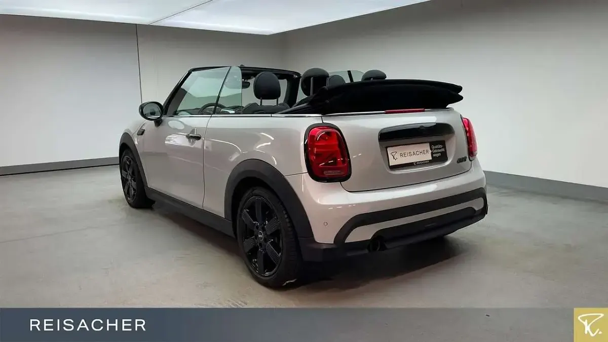 Gebraucht Mini Cooper Cabriolet Classic 136 PS (100 kW) 2023 White silver metallic Cabrio