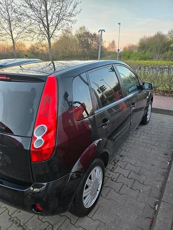 Gebraucht Ford Fiesta 80 PS (58 kW) 2008 Schwarz Kleinwagen
