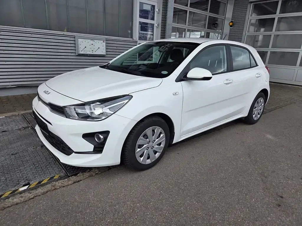 Gebraucht Kia Rio 84 PS (61 kW) 2022 Weiß Limousine
