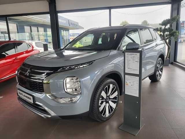 Grau Neu 2025 Mitsubishi Outlander P-HEV Edition Kombi | 56.915 € (Teuer) - Bild 1/4