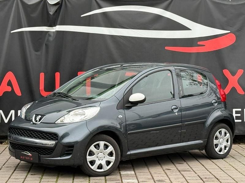 Schwarz Gebraucht 2011 Peugeot 107 Urban Move Kleinwagen | 4.400 € (Fairer Preis) - Bild 1/4