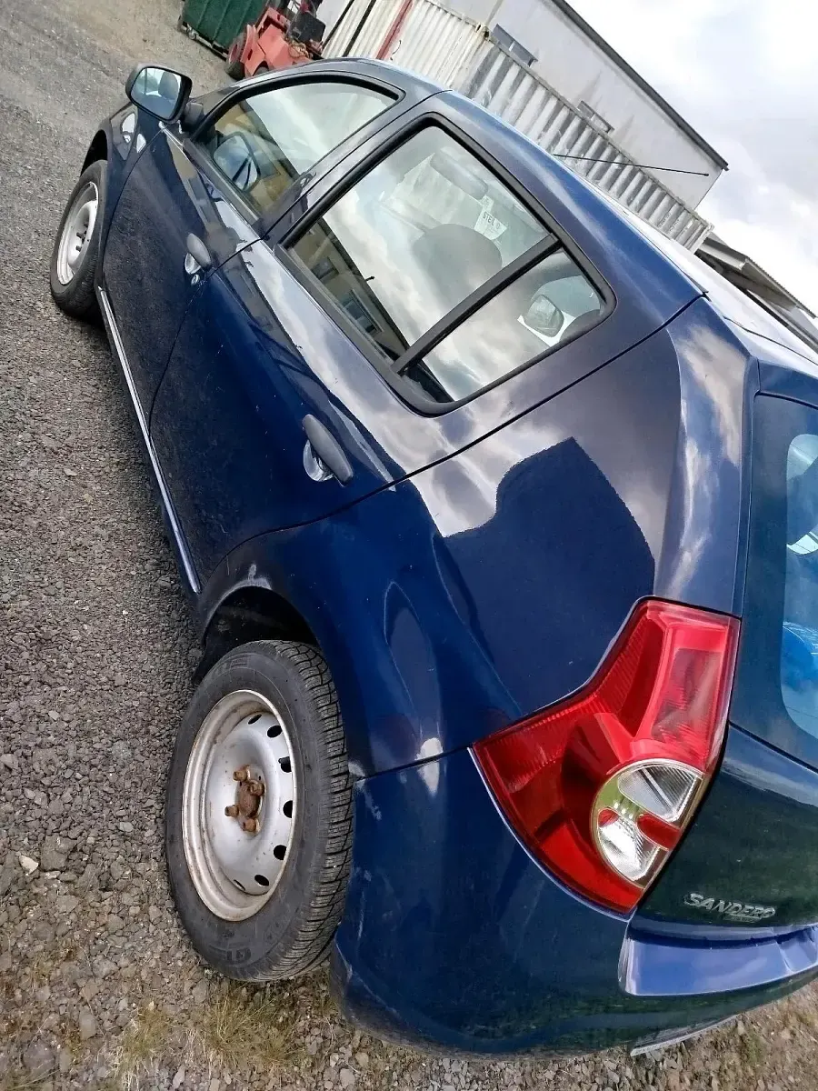 Gebraucht Dacia Sandero 75 PS (55 kW) 2010 Blau Kombi