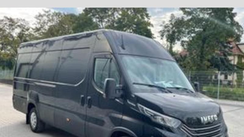 Gebraucht Iveco Daily 175 PS (128 kW) 2022 Schwarz