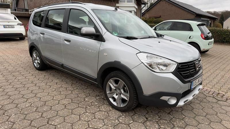 Gebraucht Dacia Lodgy Stepway 131 PS (96 kW) 2020 Silber Van / Kleinbus