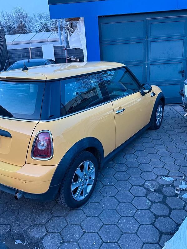 Second-hand Mini Cooper 2007 Galben Hatchback