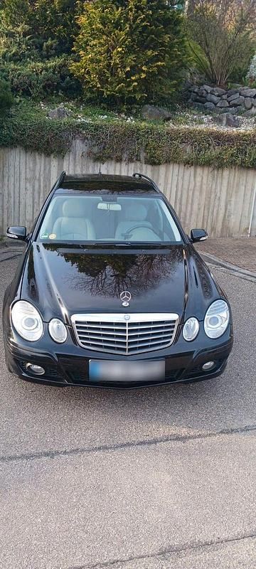 Gebraucht Mercedes E220 Classic 170 PS (125 kW) 2007 Schwarz Kombi