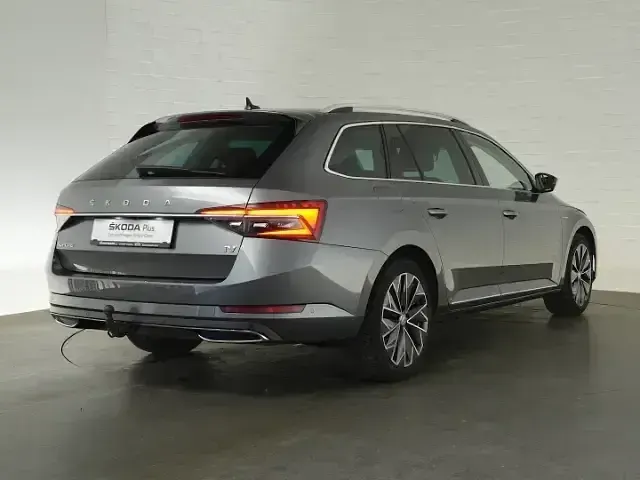 Gebraucht Skoda Superb LAURIN & KLEMENT 218 PS (160 kW) 2023 Graphite grau Kombi