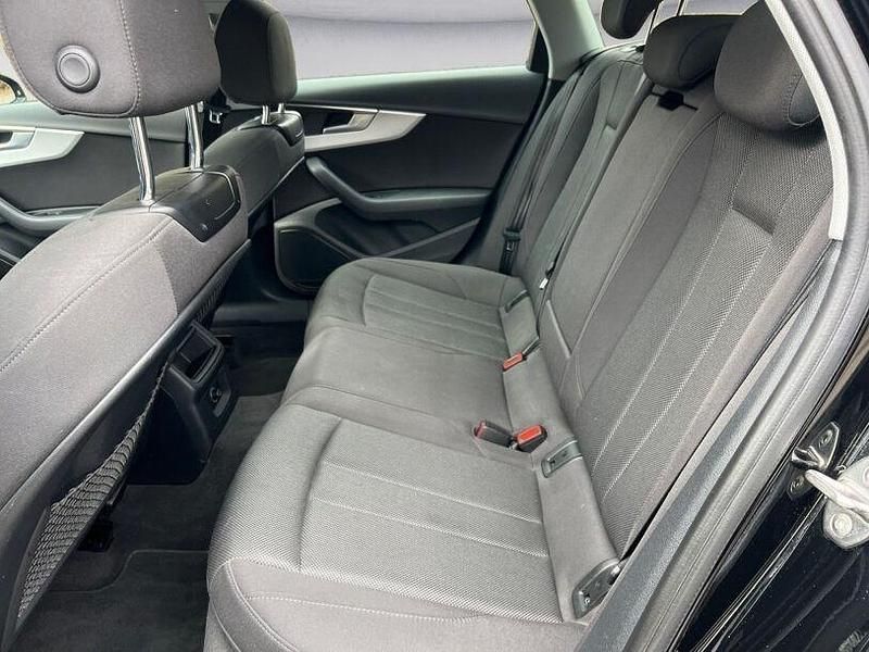 Gebraucht Audi A4 Basis 190 PS (139 kW) 2018 Schwarz Kombi