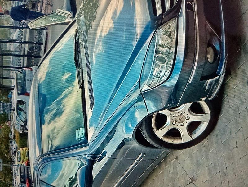 Grau Gebraucht 2009 Mercedes 220 Coupé | 5.555 € - Bild 1/3