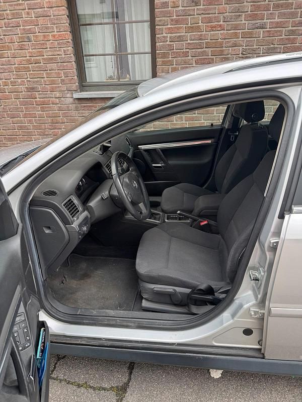 Gebraucht Opel Vectra 140 PS (102 kW) 2005 Silber Kombi