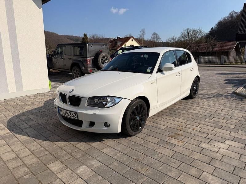 Gebraucht BMW 118 143 PS (105 kW) 2011 Weiß Kleinwagen