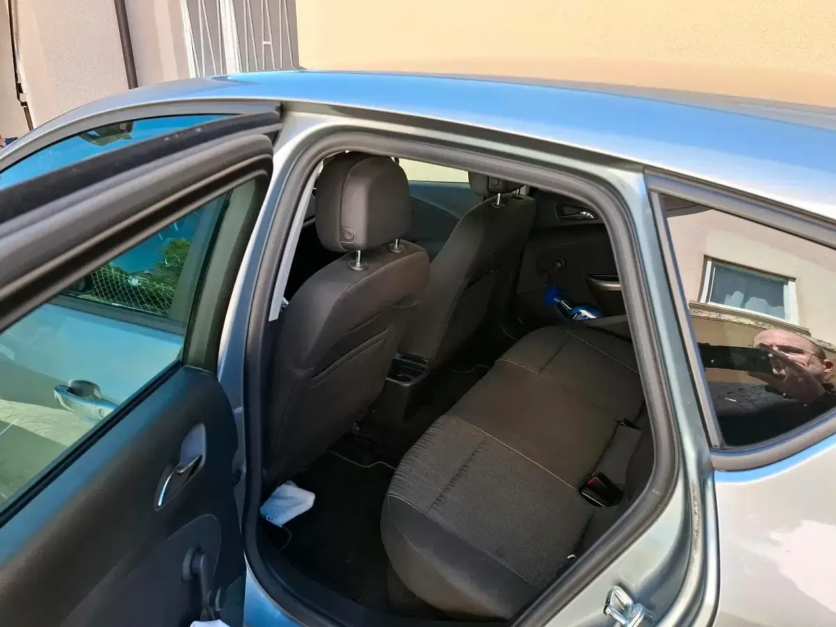 Second-hand Opel Astra 140 CP (102 kW) 2011 Andere farben Hatchback