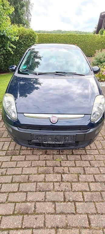 Gebraucht Fiat Punto 68 PS (50 kW) 2010 Blau Limousine