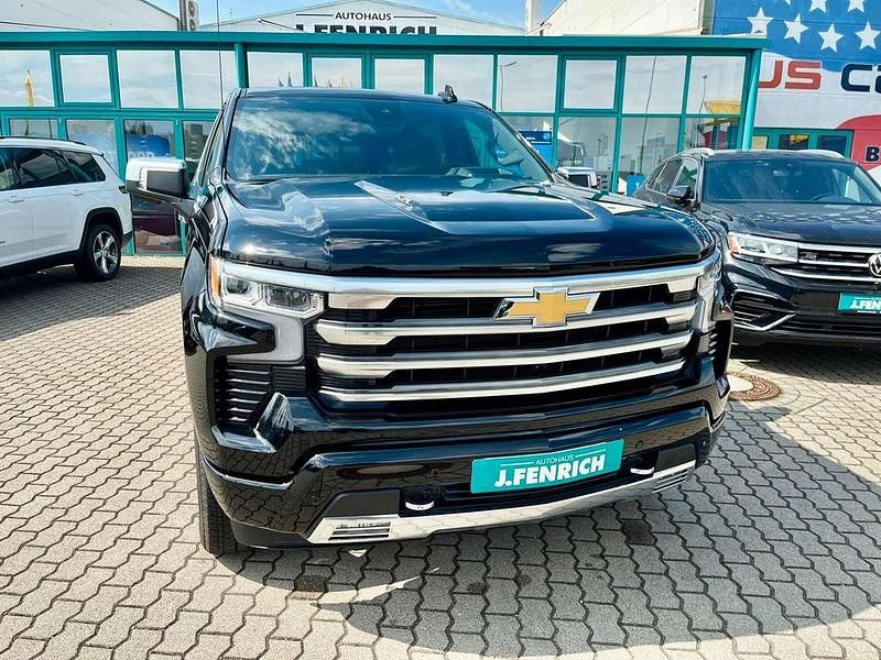 Neu Chevrolet Silverado 426 PS (313 kW) 2026 Schwarz SUV