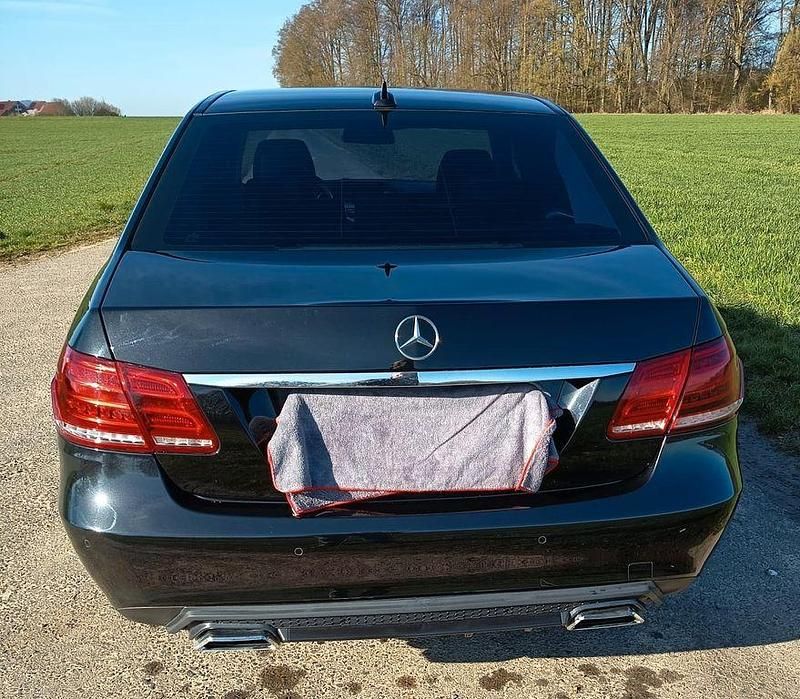 Gebraucht Mercedes E220 Edition 170 PS (125 kW) 2013 Schwarz Limousine