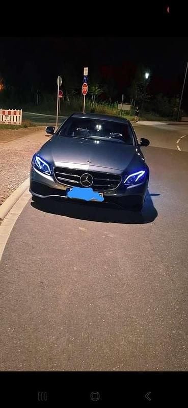 Gebraucht Mercedes E220 Avantgarde 194 PS (142 kW) 2019 Grau Limousine