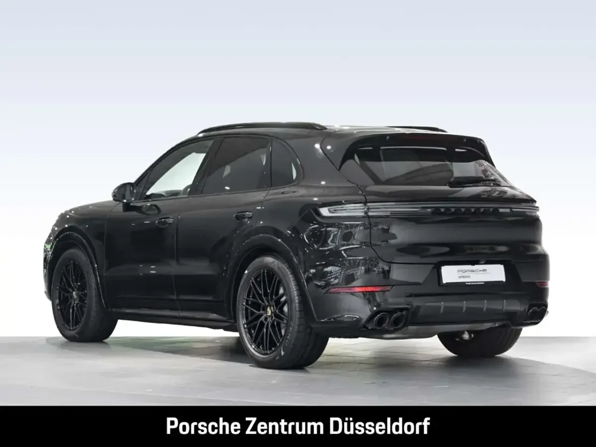 Gebraucht Porsche Cayenne GTS 500 PS (367 kW) 2024 Chromitschwarzmetallic SUV