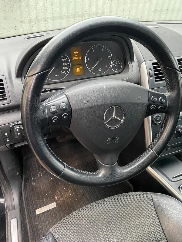 Gebraucht Mercedes A180 109 PS (80 kW) 2012 Schwarz Van / Kleinbus