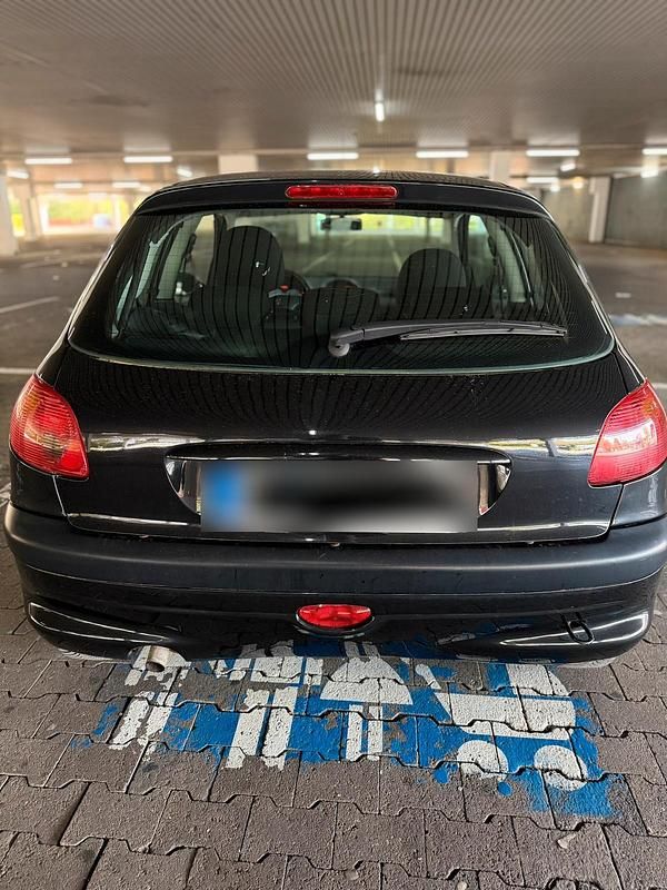 Gebraucht Peugeot 206 68 PS (50 kW) 2004 Schwarz Kleinwagen