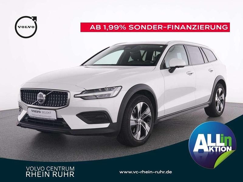 Weiß crystal white pearl / met Gebraucht 2024 Volvo V60 CC Kombi | 38.950 € (Guter Preis) - Bild 1/2