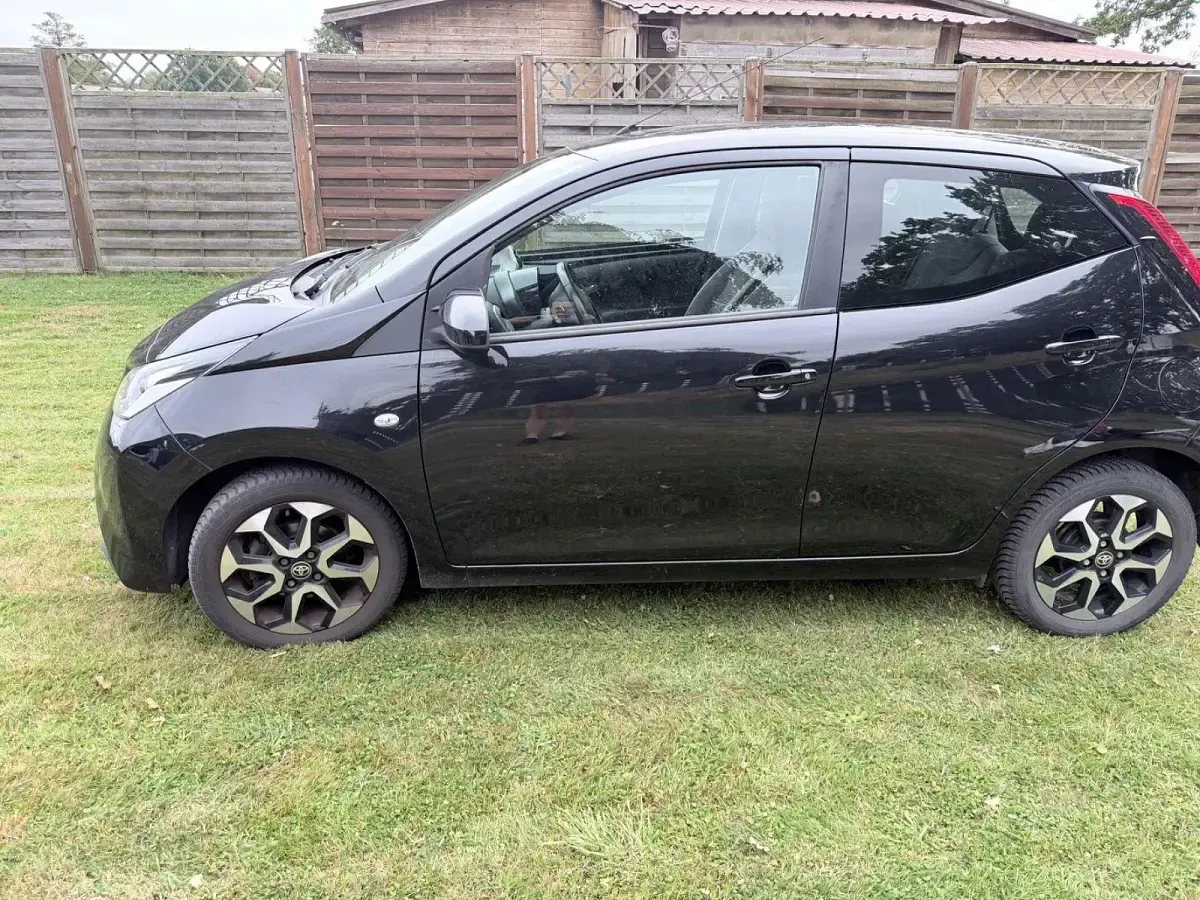 Gebraucht Toyota Aygo Team 72 PS (52 kW) 2019 Schwarz Kleinwagen