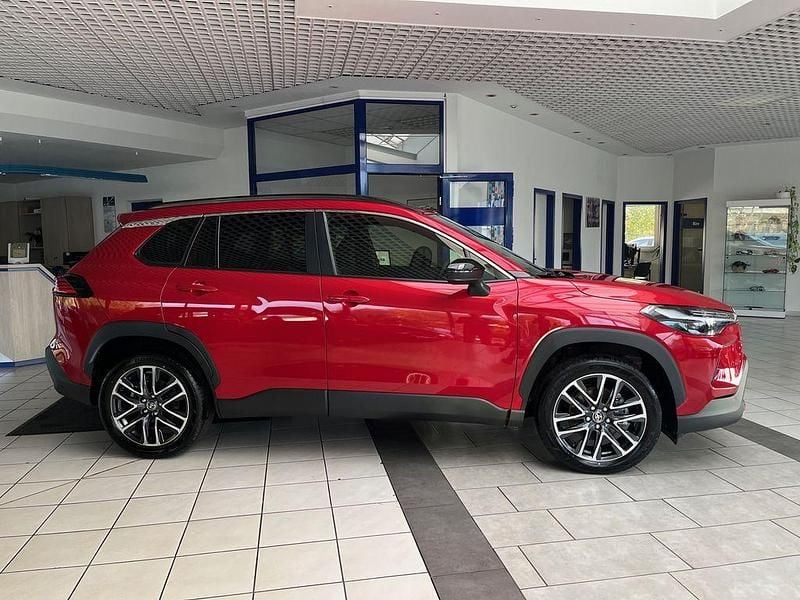 Neu Toyota Corolla Cross 140 PS (102 kW) 2026 Rot SUV