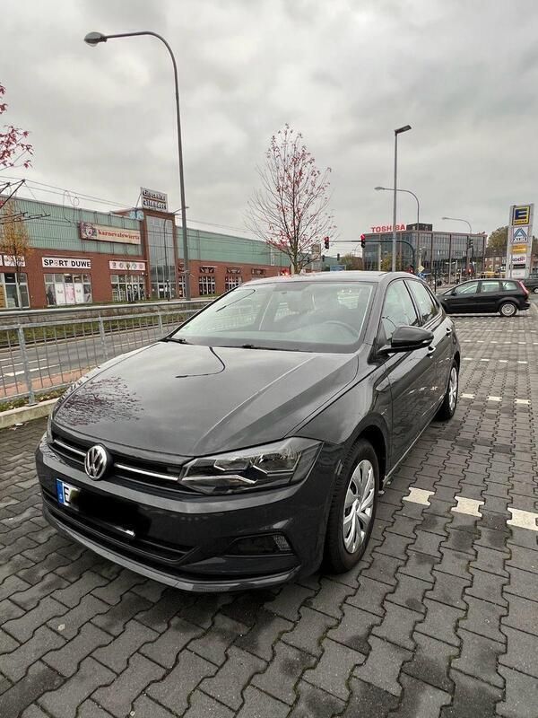 Grau Gebraucht 2018 VW Polo Comfortline Kleinwagen | 10.000 € (Superpreis) - Bild 1/4